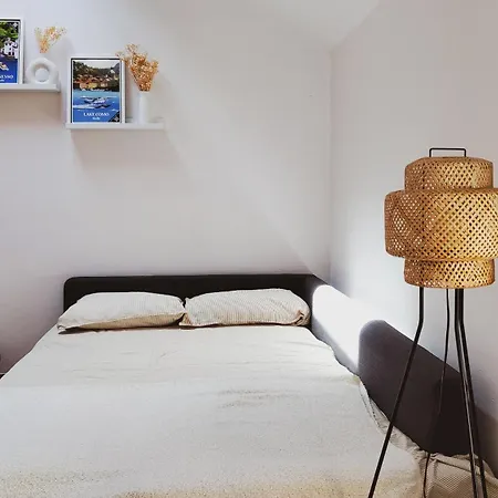 Modern & Minimalist Flat -4people- Fully Equipped Como