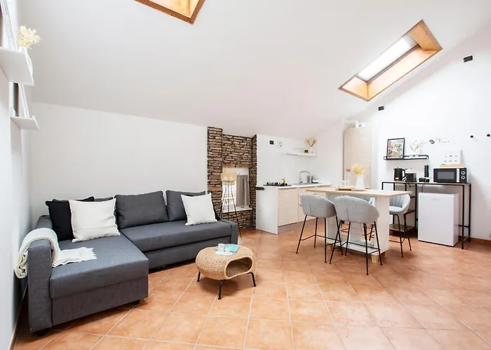 Modern & Minimalist Flat -4people- Fully Equipped Como